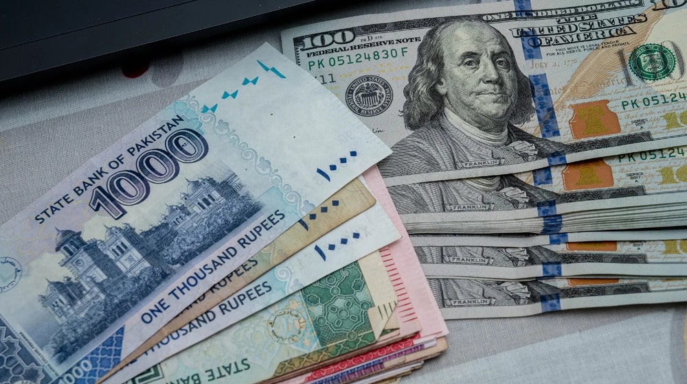 Pakistani Rupee Moves Up 62nd Day in a Row Against US Dollar